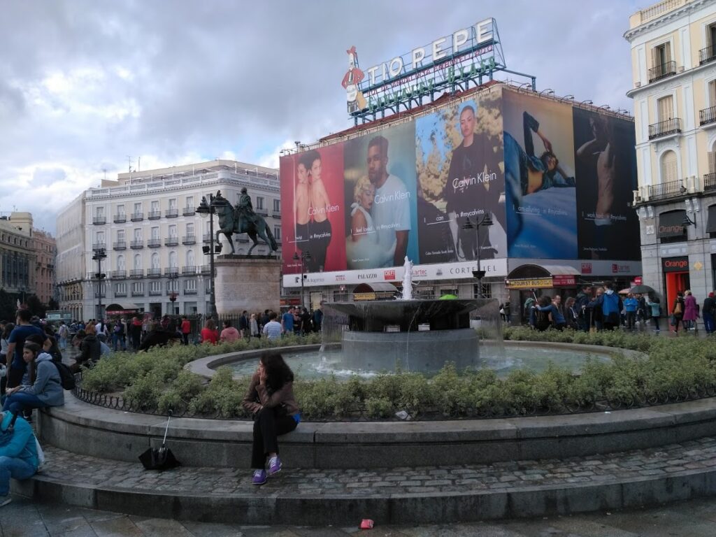 Puerta del Sol Madrids største plads i centrum