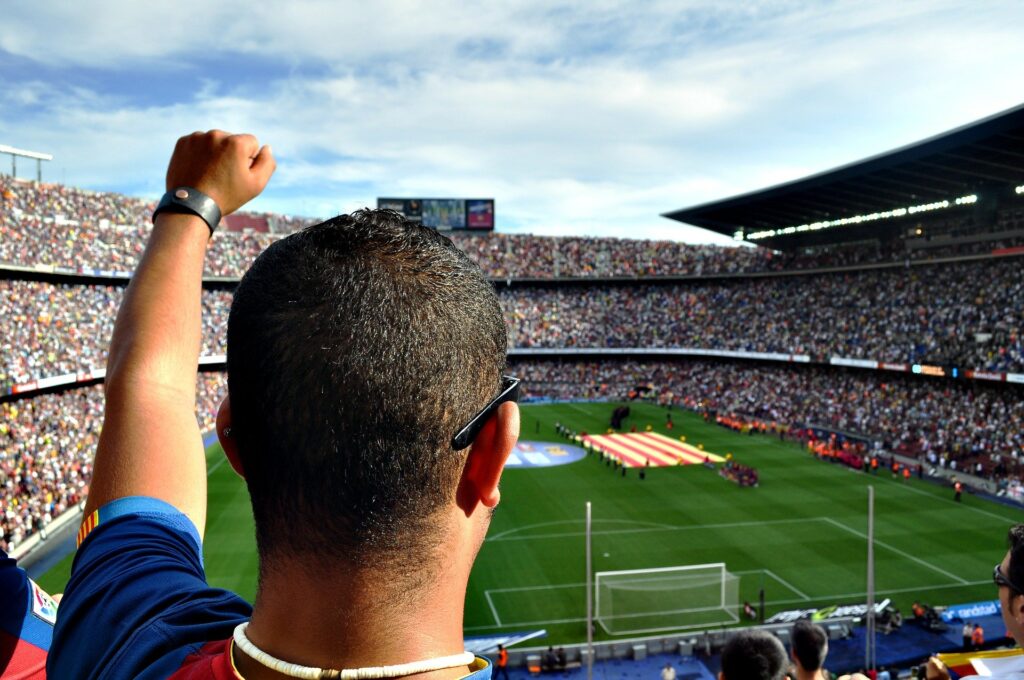 ung i spanien til en fodboldkamp i barcelona | Alt om Spanien